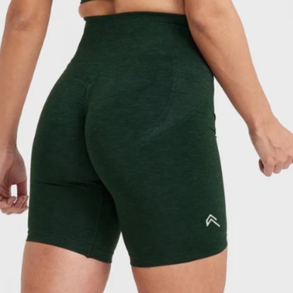 SOLD- Oner Active Effortless Set in Evergreen - Picture 6 of 8